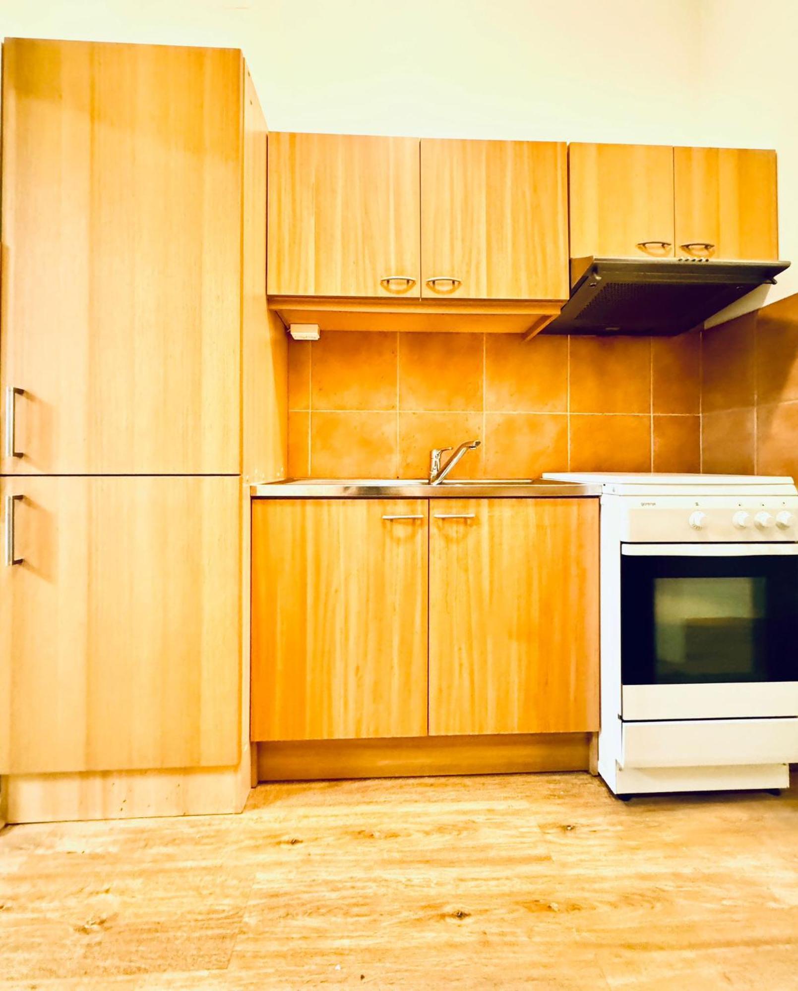 Affordable 2br Apartment, Close To Danube River Apartment *